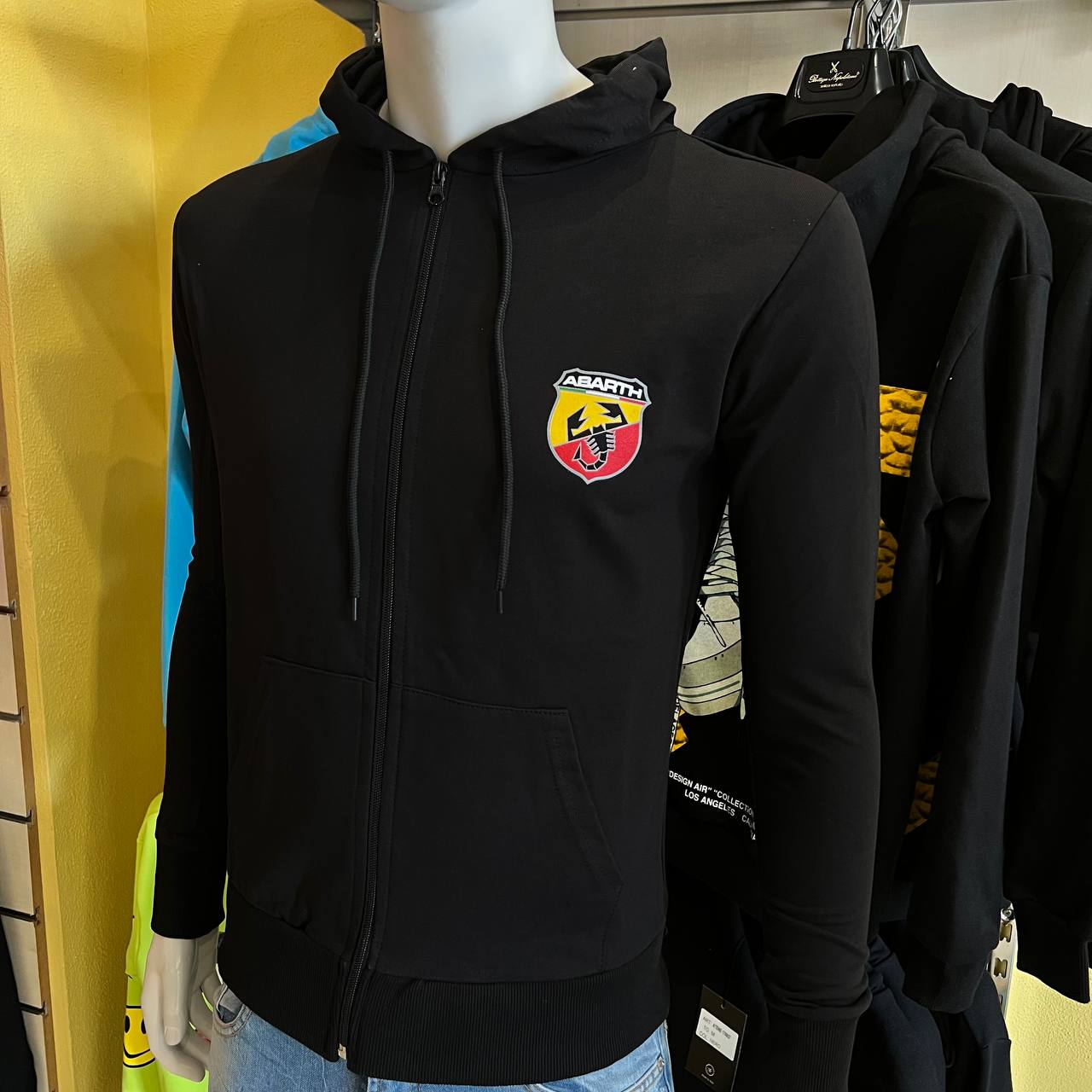 felpa nera con cerniera abarth