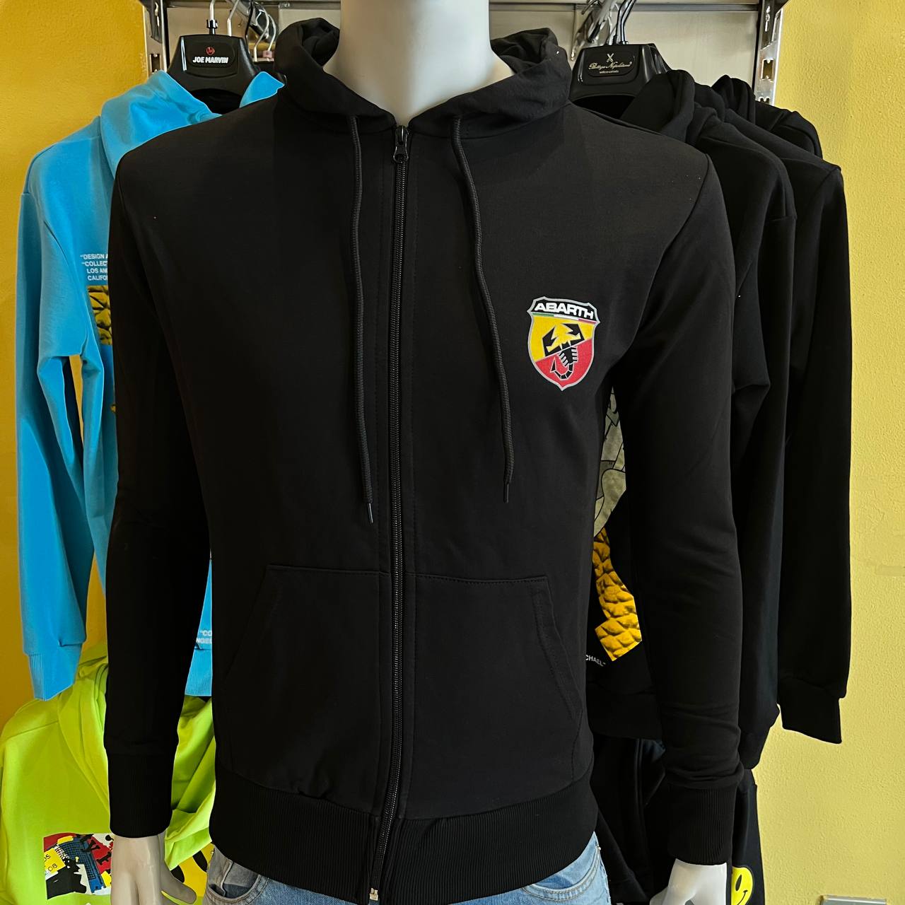 felpa nera con cerniera abarth