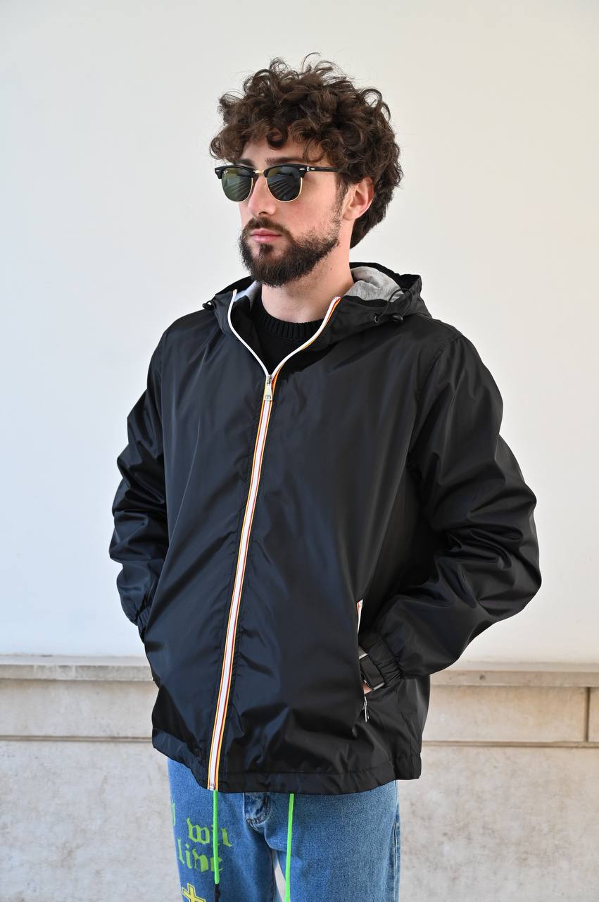 Giubbino nero impermeabile