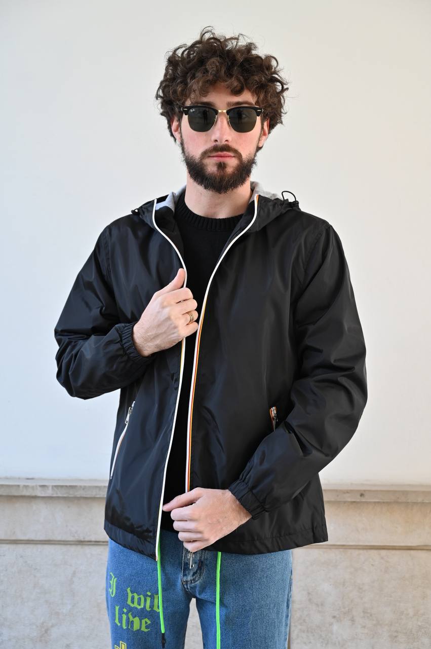 Giubbino nero impermeabile