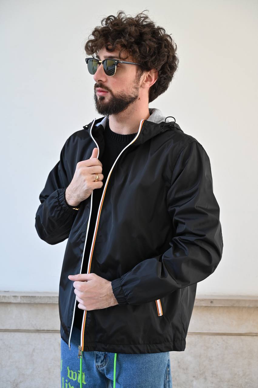 Giubbino nero impermeabile