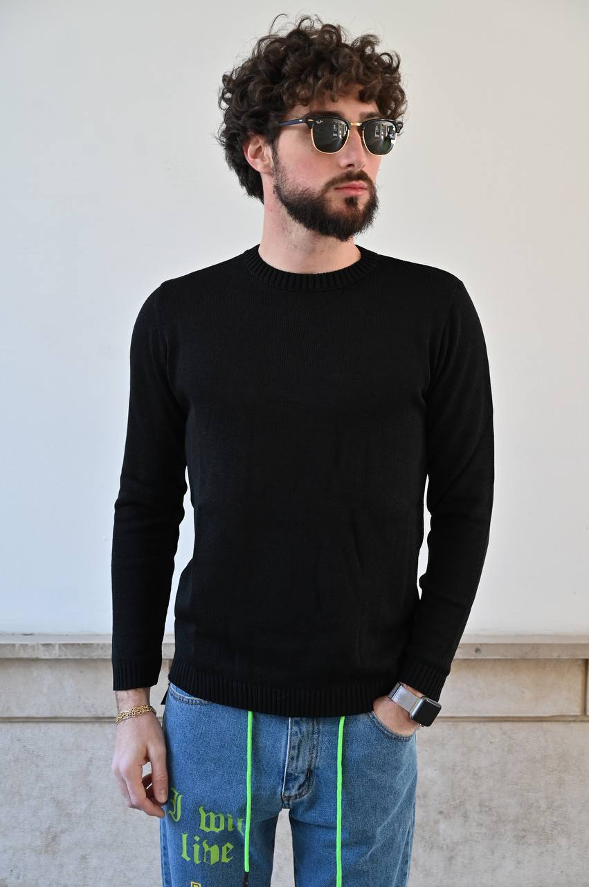 Maglia nera girocollo