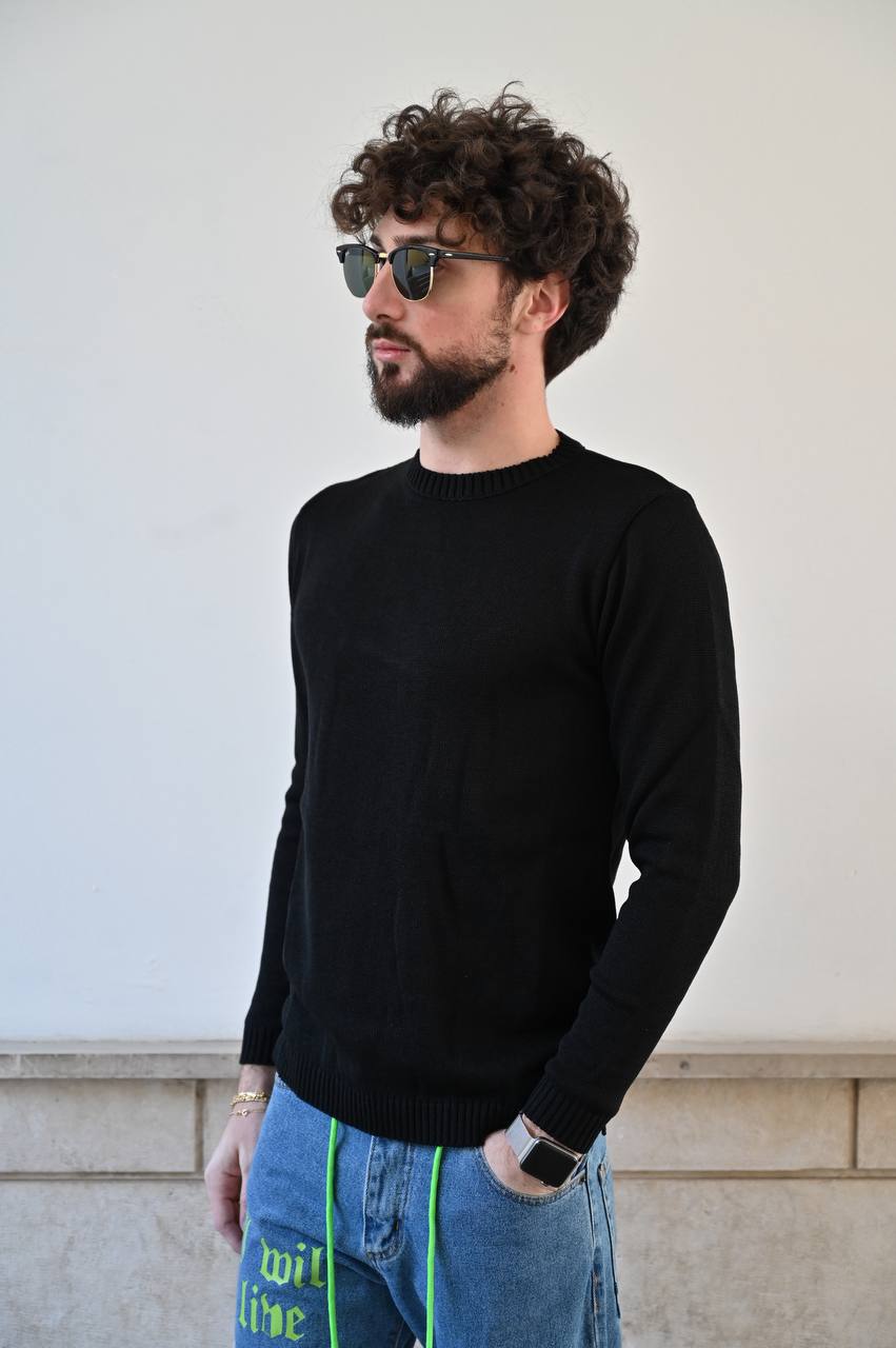 Maglia nera girocollo