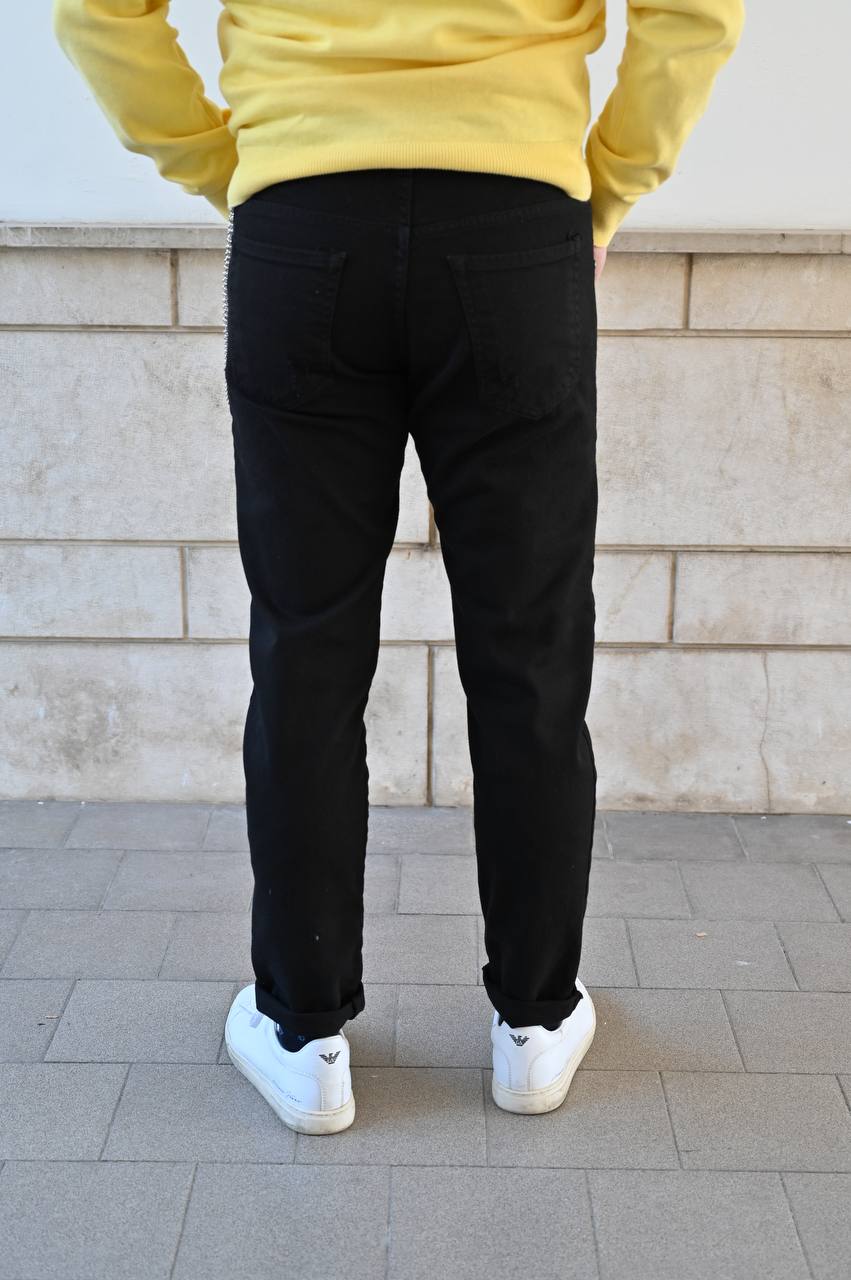 Jeans nero con strappi