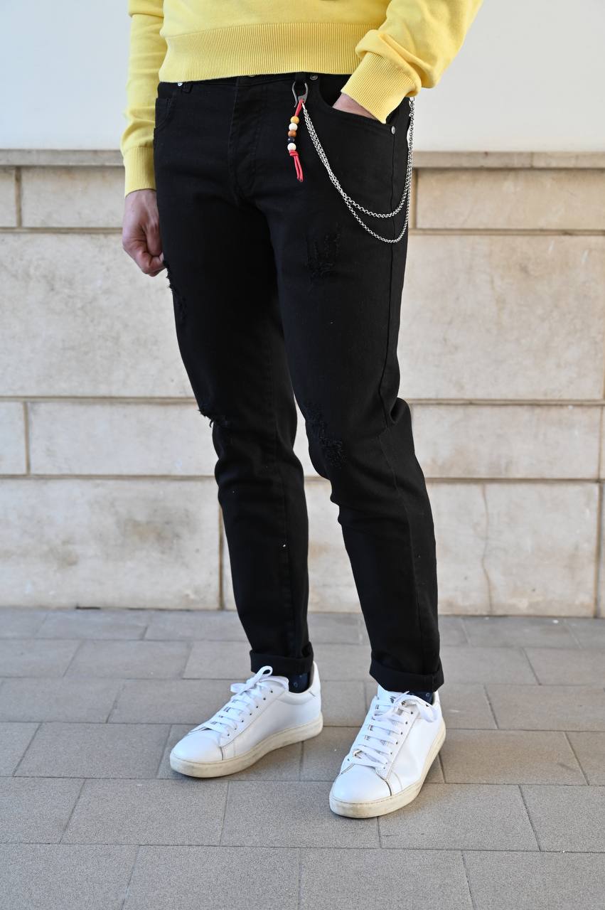 Jeans nero con strappi