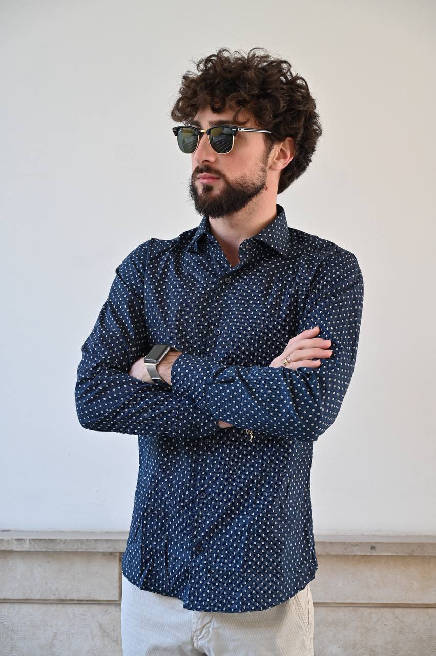 Camicia blu dettagli bianchi