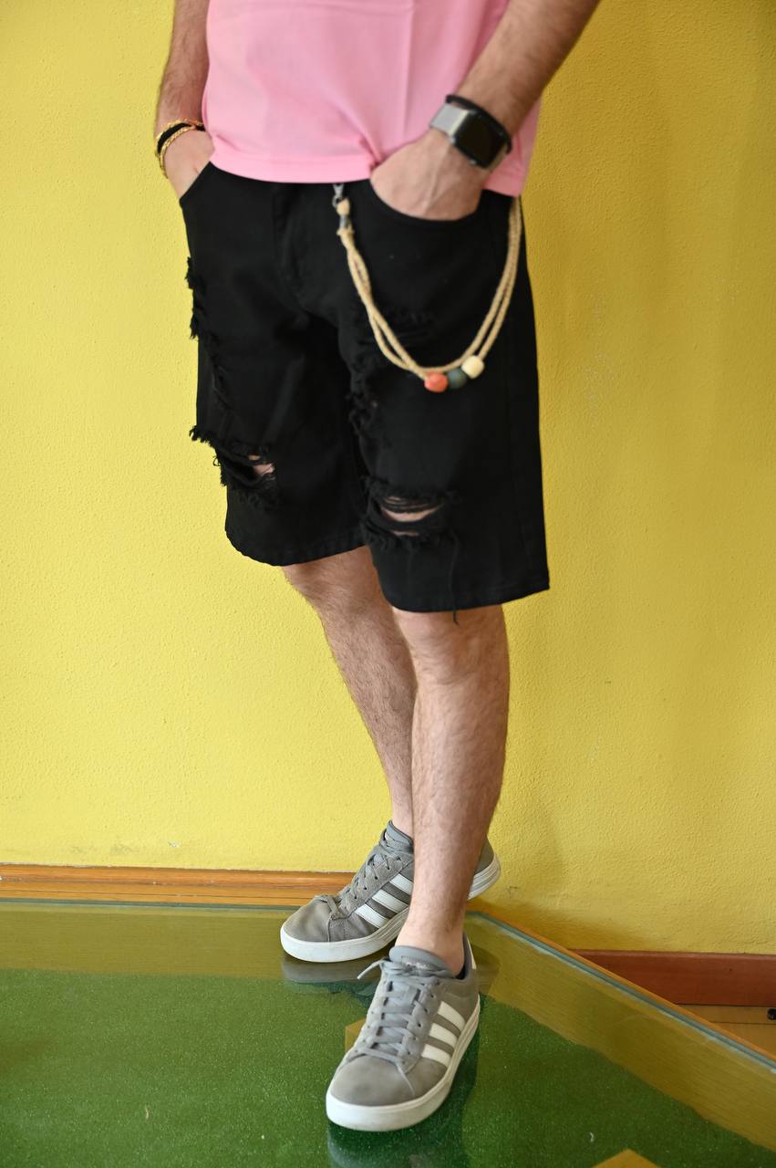 Bermuda nero con strappi