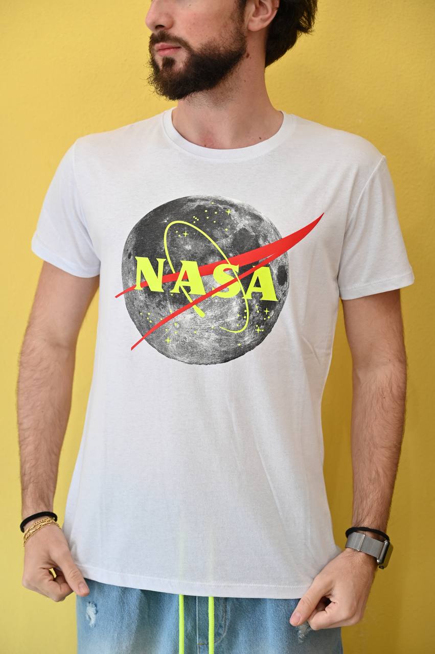 T-shirt bianca con grafica