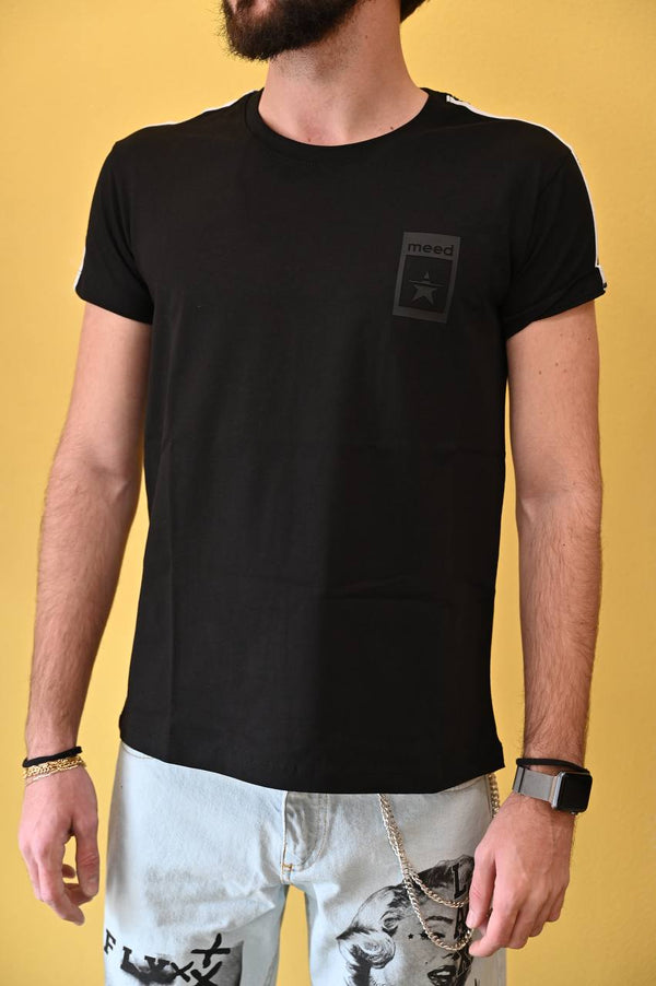 T-shirt nera meed logo nel petto